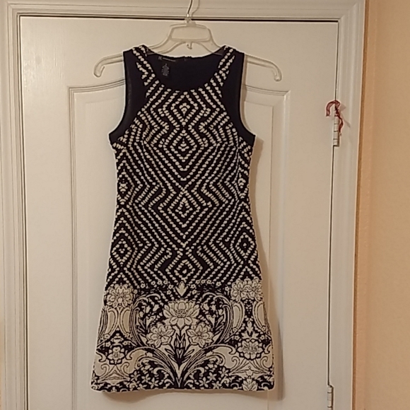 Dress - Picture 1 of 4